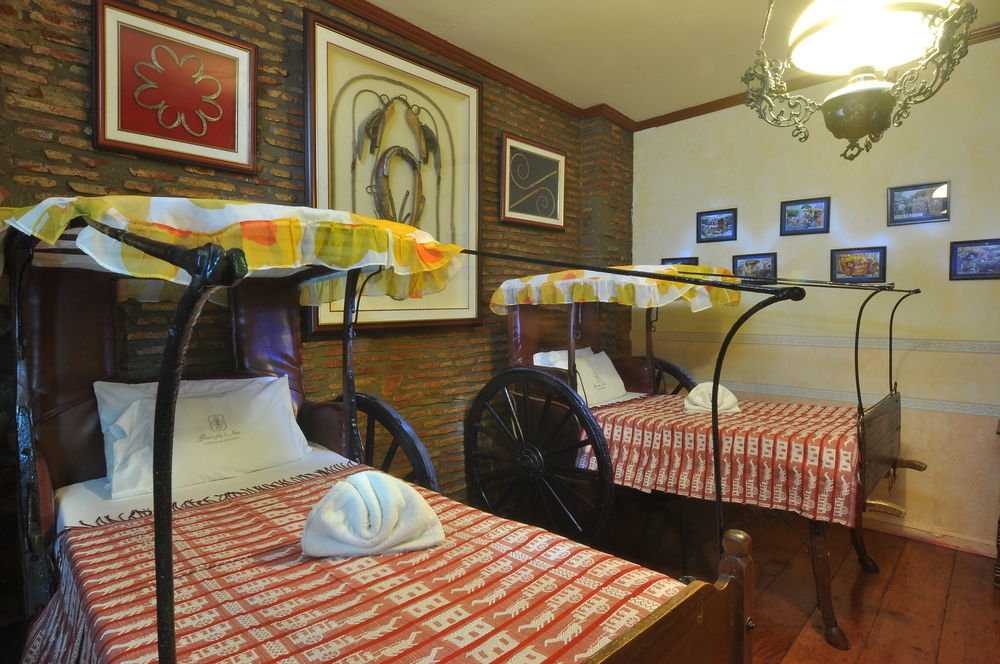 Zen Rooms Grandpa'S Inn Vigan City Exterior foto